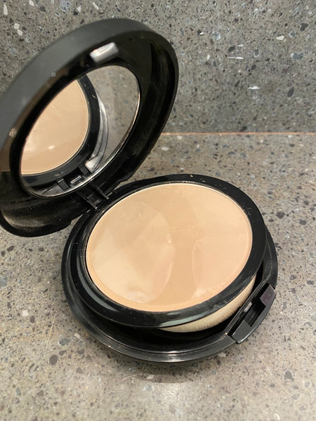 Buttery Beige Mineral Foundation Black Compact with Sponge