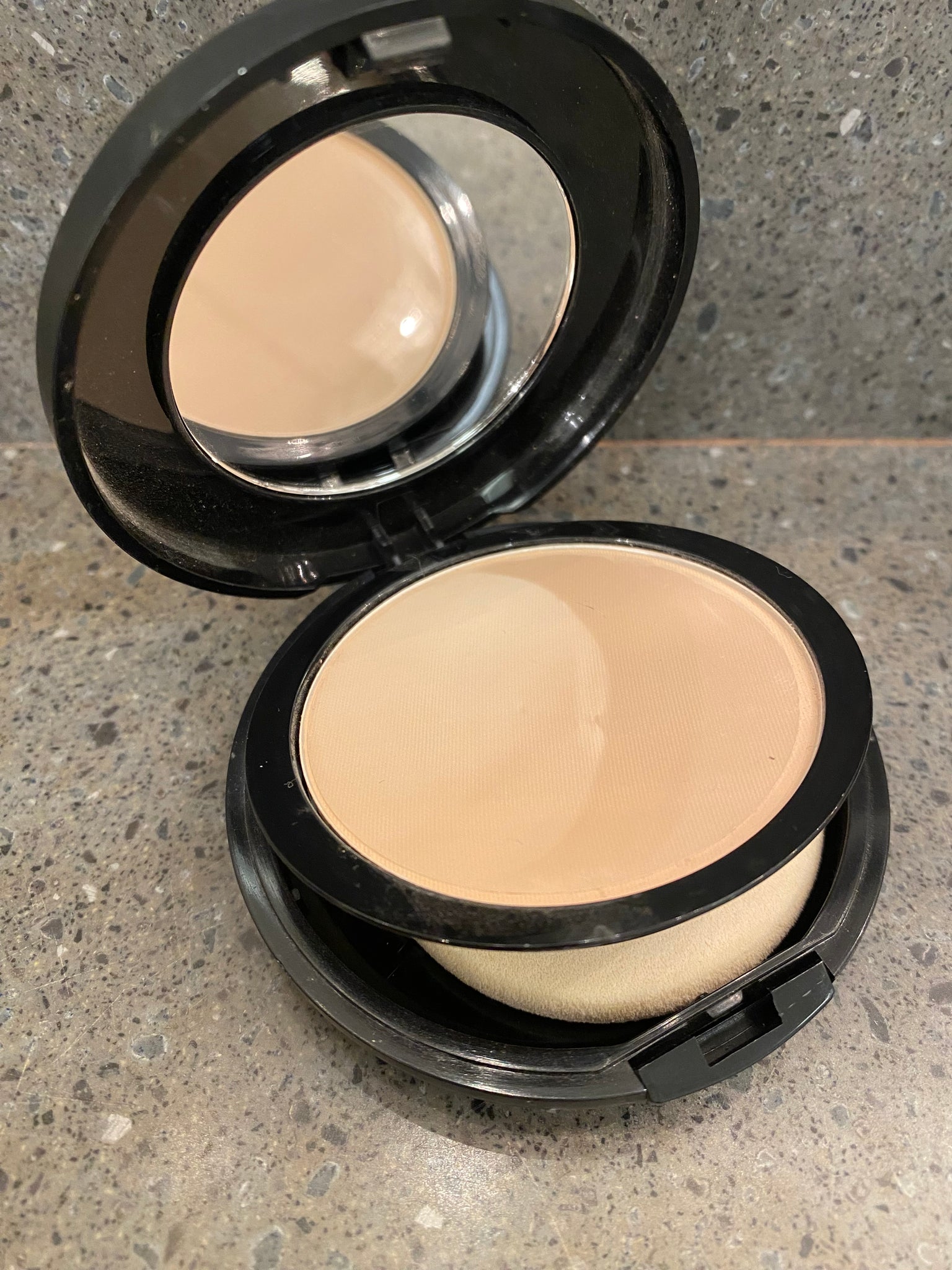 Buttery Beige Mineral Foundation Black Compact with Sponge