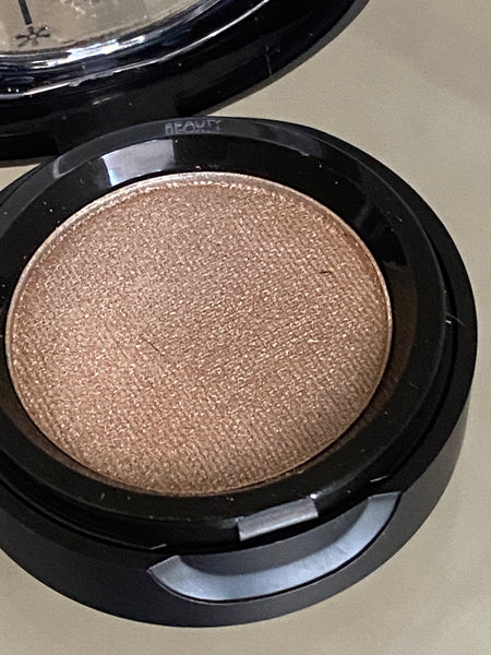 Wonderer Eyeshadow  ~ A Metallic Champagne eyeshadow