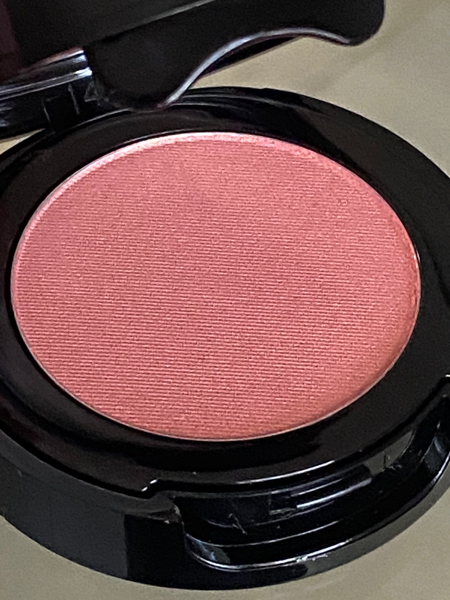ALLURE Shimmering Blush Glow