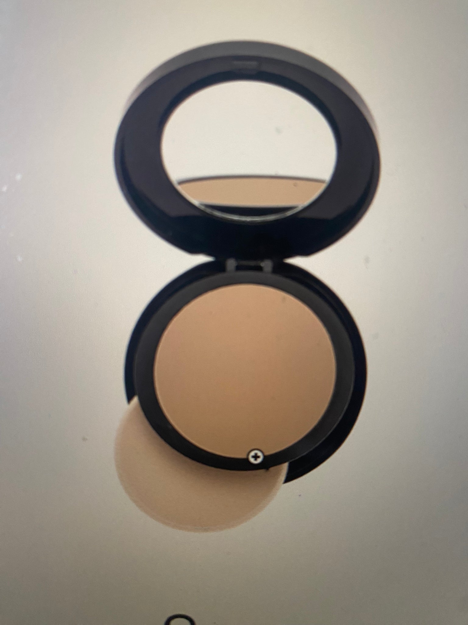 Buttery Beige Mineral Foundation Black Compact with Sponge